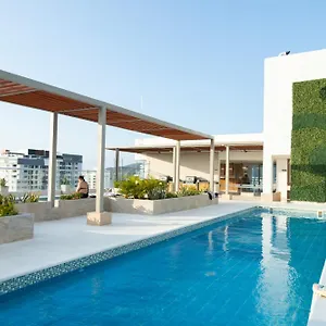 Beachside Bliss: Salguero Apartamento Gaira